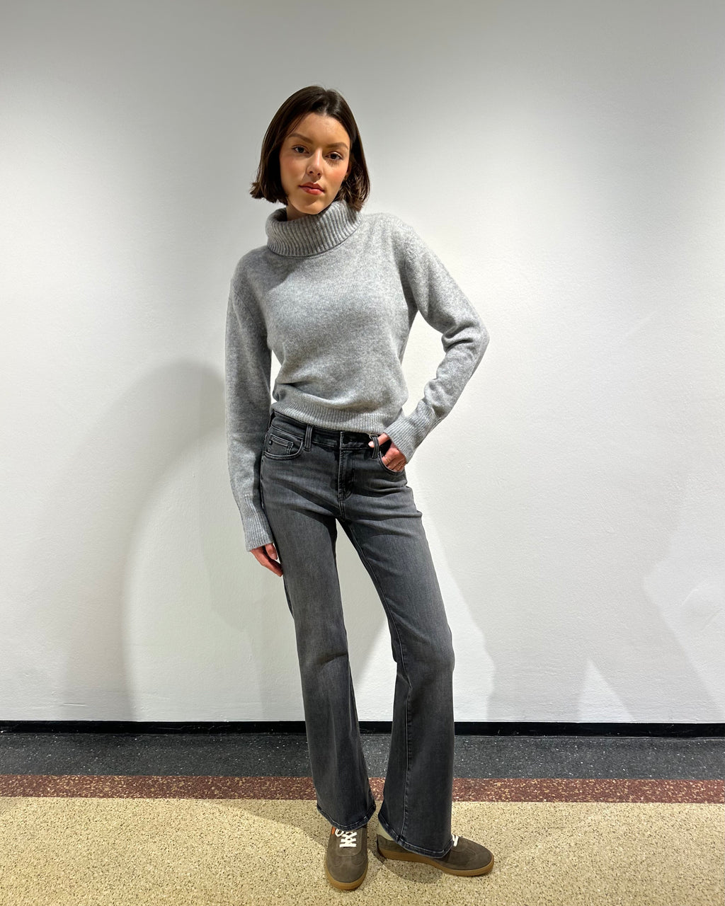 AG Jeans Bootcut "Sophie" in Mittelgrau