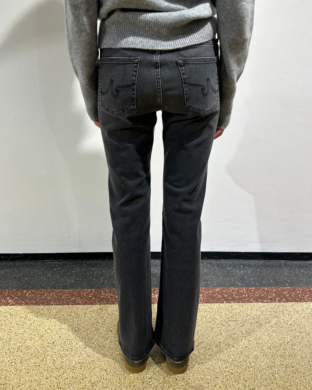 AG Jeans Bootcut "Sophie" in Mittelgrau