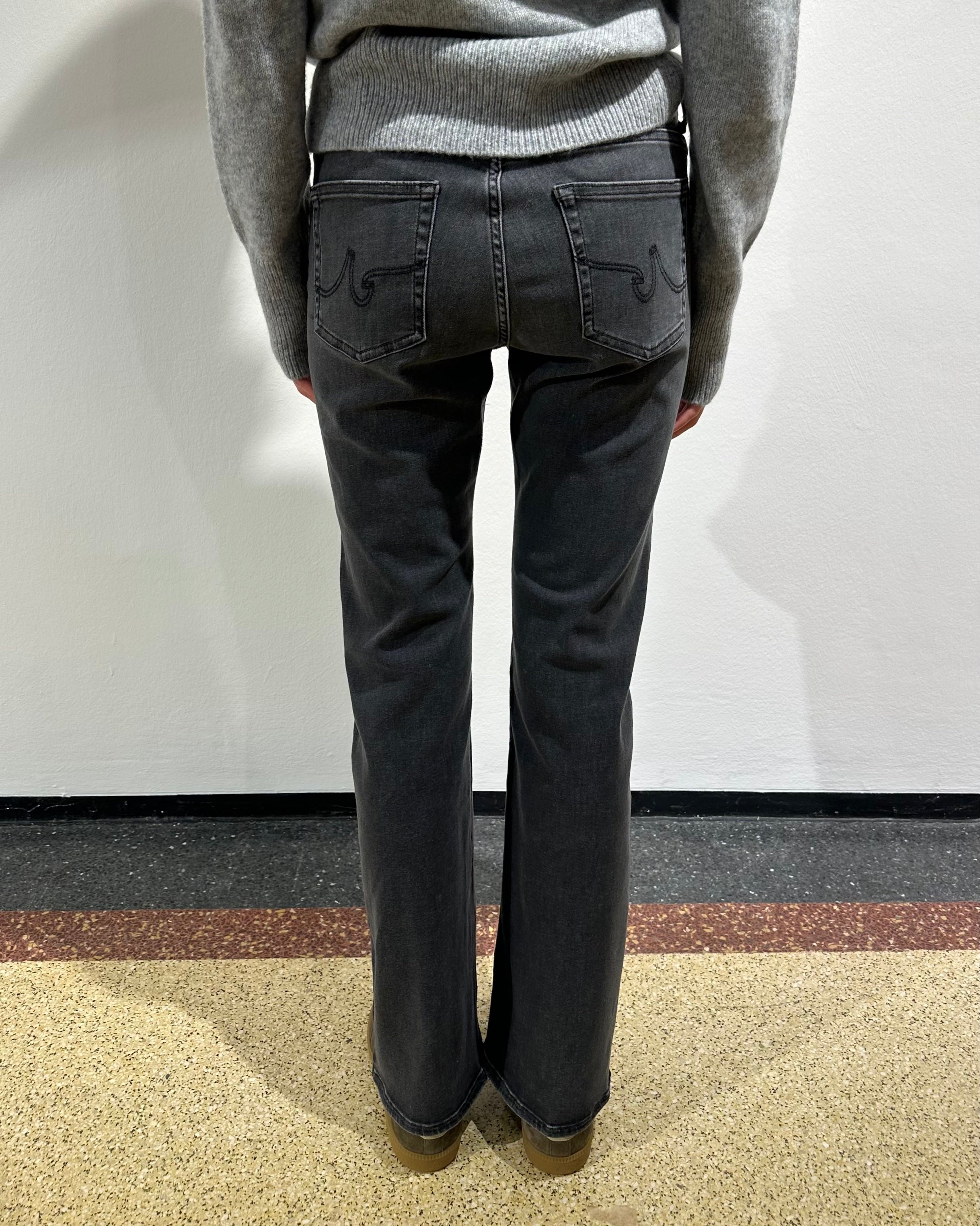 AG Jeans Bootcut "Sophie" in Mittelgrau