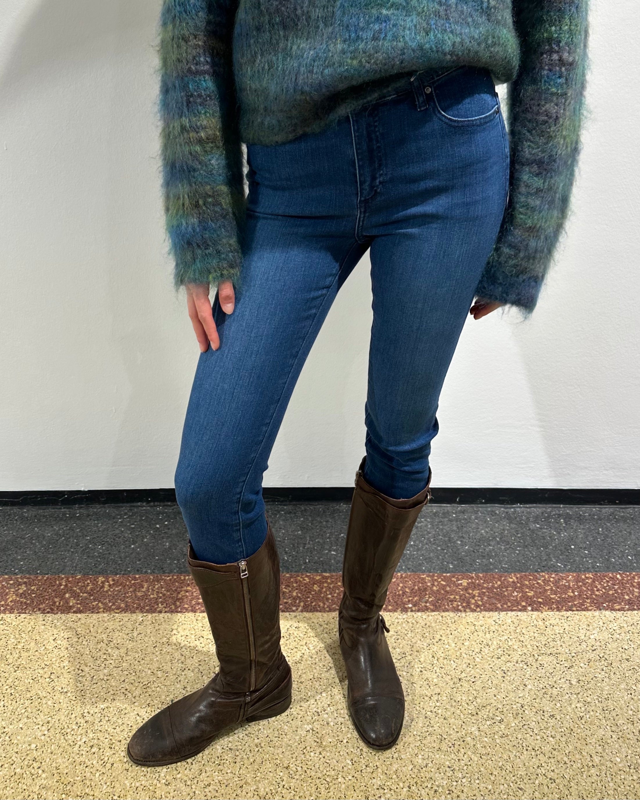 AG Jeans Slim Straight "Mari" in Mittelblau