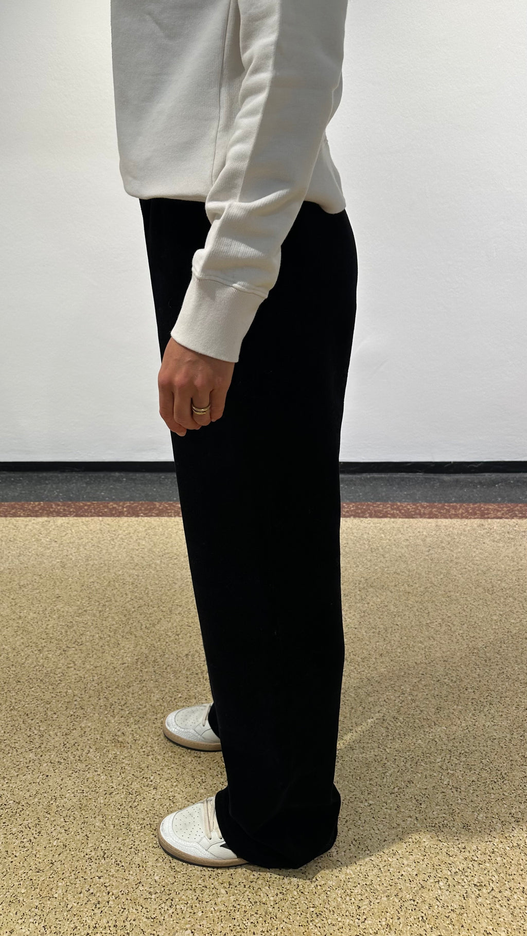 Golden Goose Samthose "Ombretta" in Schwarz