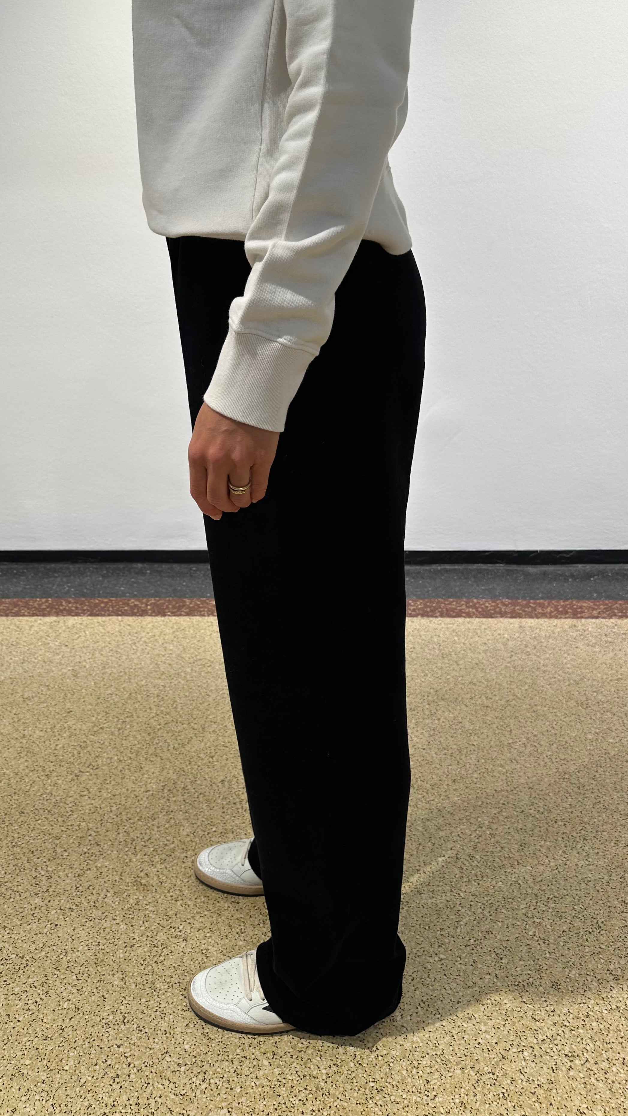 Golden Goose Samthose "Ombretta" in Schwarz